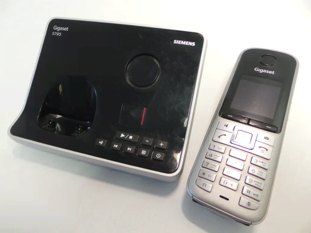 Телефон Siemens Gigaset S79H /база, трубка-2